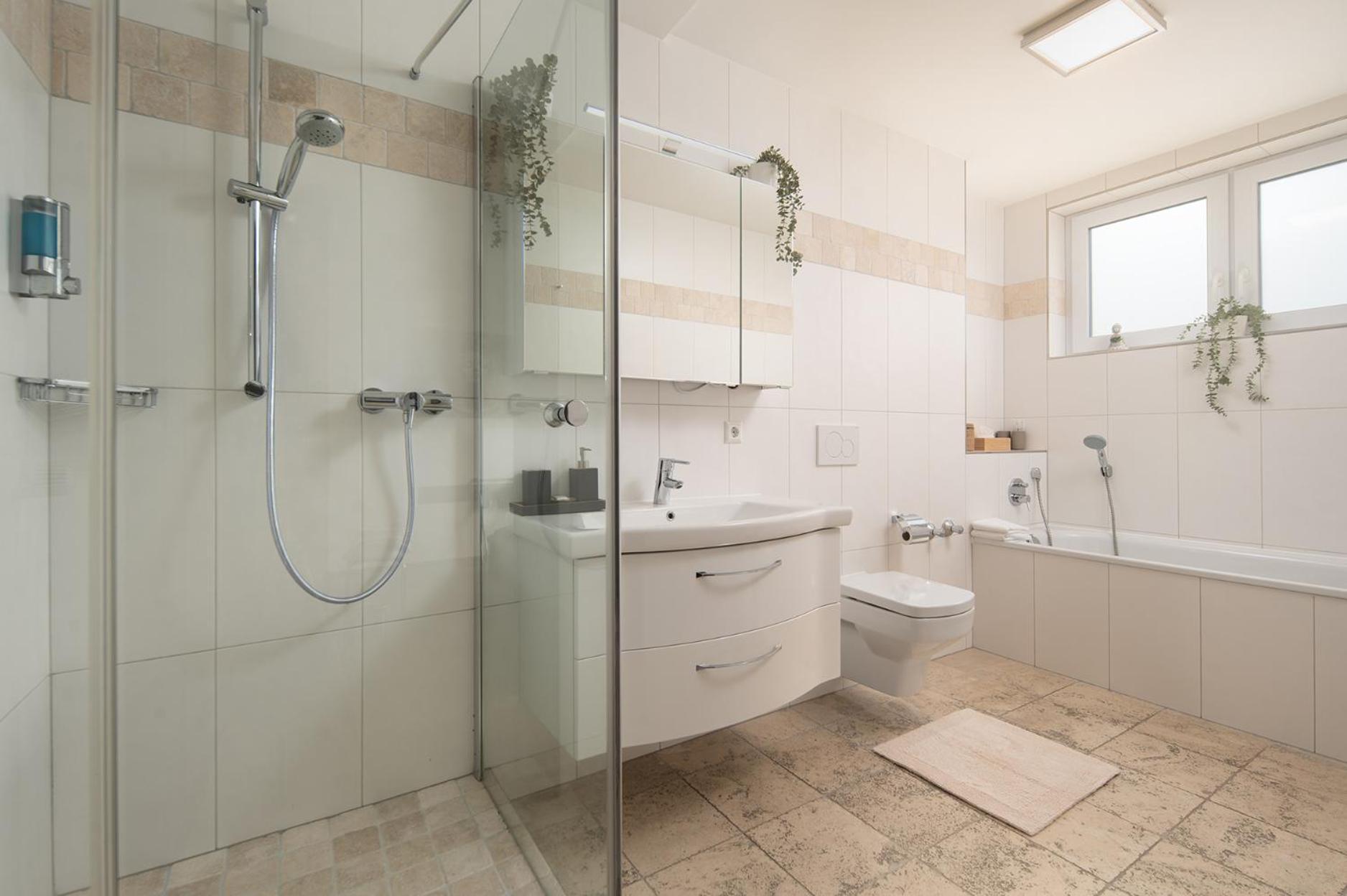 Hotel Vier Jahreszeiten An Der Therme & Kliniken Bad Krozingen Naehe Freiburg & Schwarzwald Ideal Fuer Wellness Kur & Business Ausfluege 24H Check In- Wlan & Parken Gratis Екстериор снимка