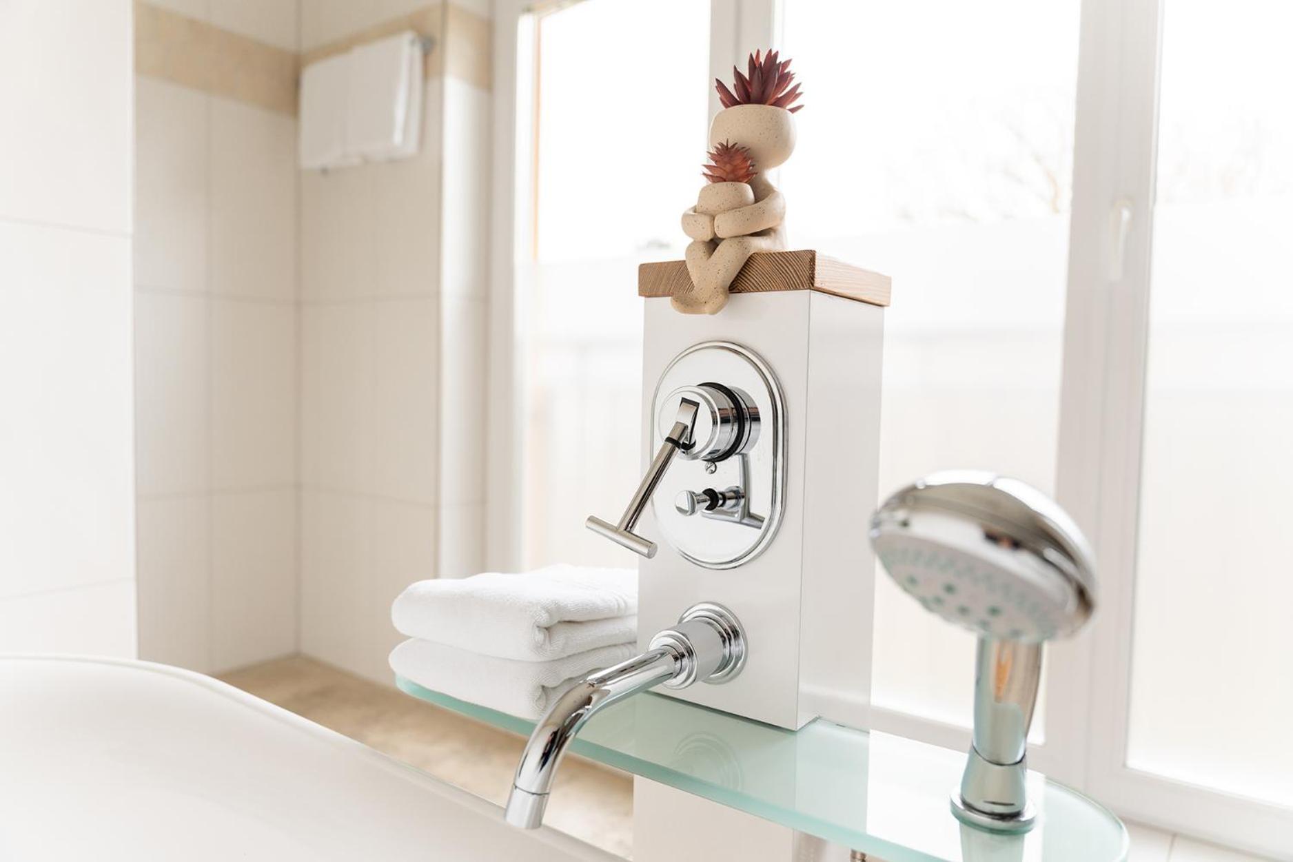 Hotel Vier Jahreszeiten An Der Therme & Kliniken Bad Krozingen Naehe Freiburg & Schwarzwald Ideal Fuer Wellness Kur & Business Ausfluege 24H Check In- Wlan & Parken Gratis Екстериор снимка